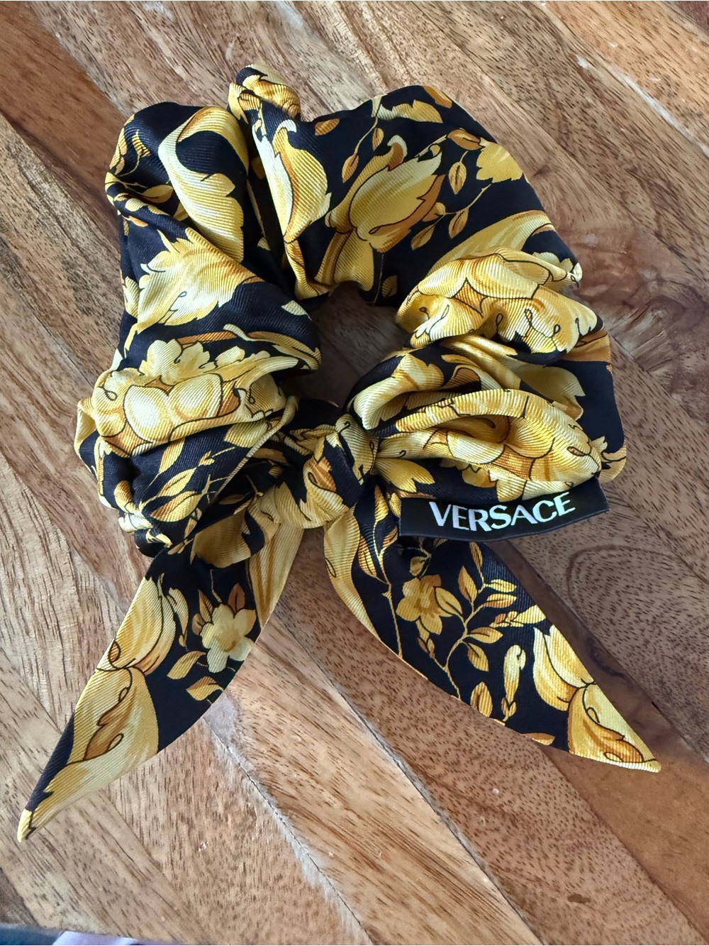 New Versace Barocco black & gold scrunchie. 100% silk. Made in Italy